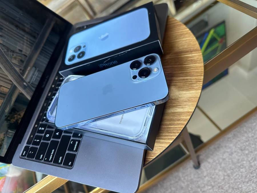 iPhone 13 Pro Sierra Blue (256GB) * EXCELLENT CONDITION  + box and all accessories