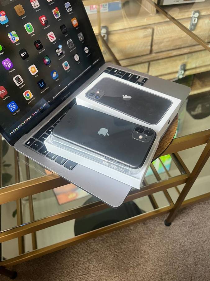 iPhone 11 (256GB)Black + Box & Accessories