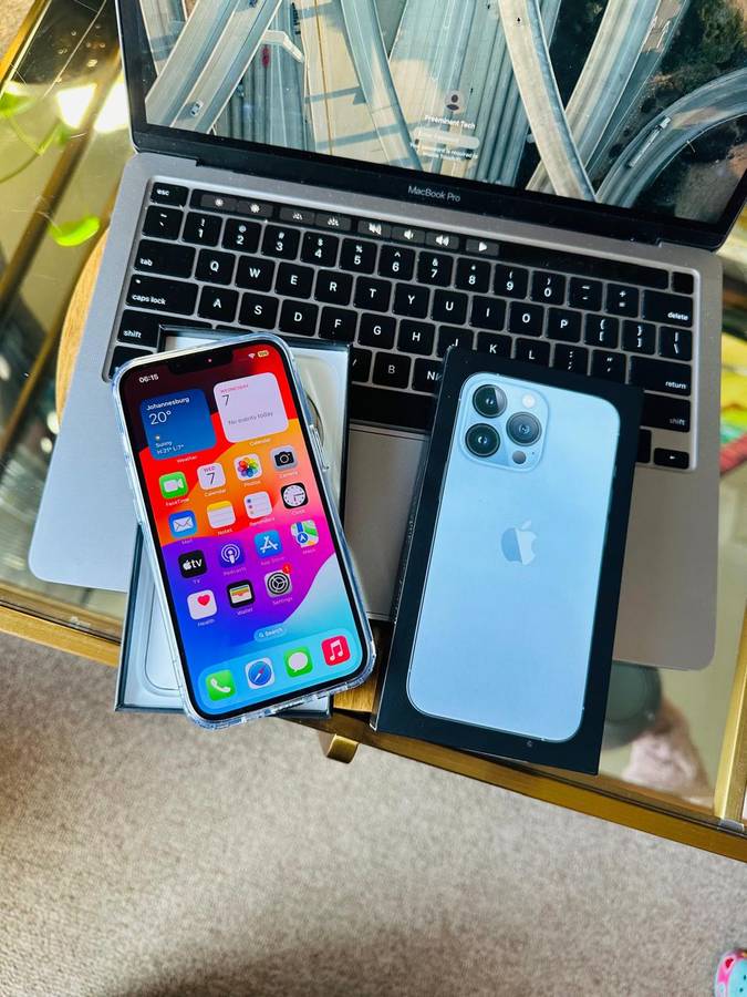 iPhone 13 Pro Sierra Blue (256GB) * EXCELLENT CONDITION  + box and all accessories