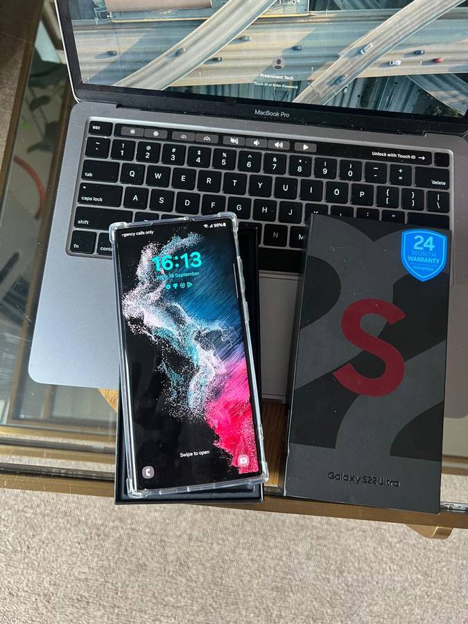 Samsung Galaxy S22 Ultra (256GB) Burgundy ,12GB RAM In Excellent Condition