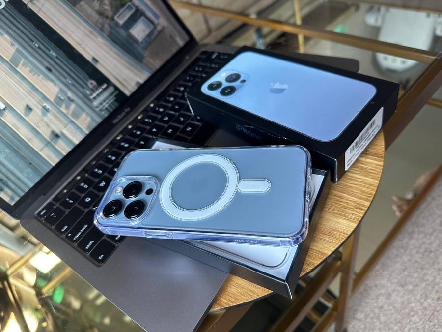 iPhone 13 Pro Sierra Blue (256GB) * EXCELLENT CONDITION  + box and all accessories