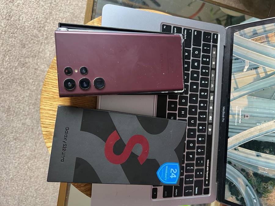 Samsung Galaxy S22 Ultra (256GB) Burgundy ,12GB RAM In Excellent Condition