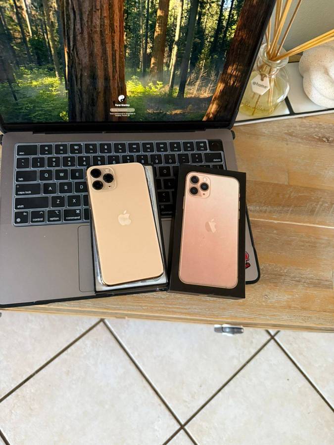 iPhone 11 Pro (256GB) Excellent Condition +Box & Accessories