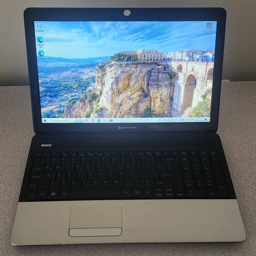 **PACKARD BELL TE11HC - i3 | 15.6 HD | 4GB MEMORY | 500GB HDD | WINDOWS 10**