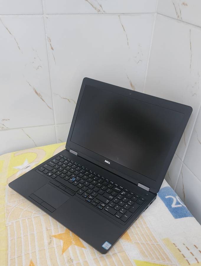 Dell Latitude E5570 15inch - Intel Core i5 - 8GB RAM - 256GB SSD - WINDOWS 11 PRO x64