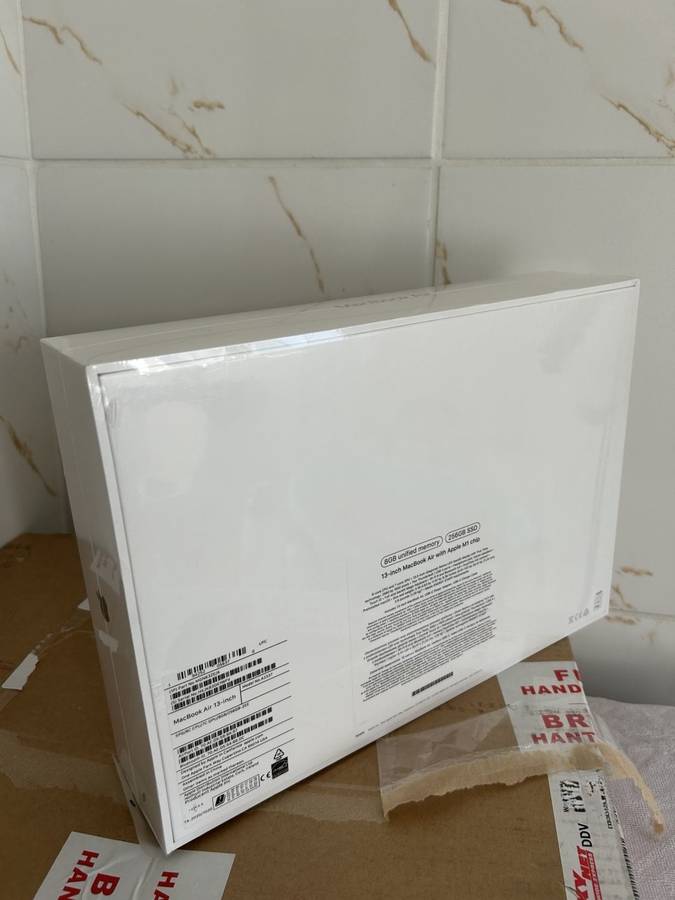 SEALED ->2020 Apple MacBook Air 13-inch M1 8-Core CPU, 7-Core GPU (8GB Unified RAM,256GB SSD,Grey)