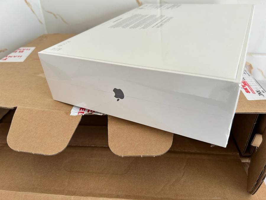 SEALED ->2020 Apple MacBook Air 13-inch M1 8-Core CPU, 7-Core GPU (8GB Unified RAM,256GB SSD,Grey)