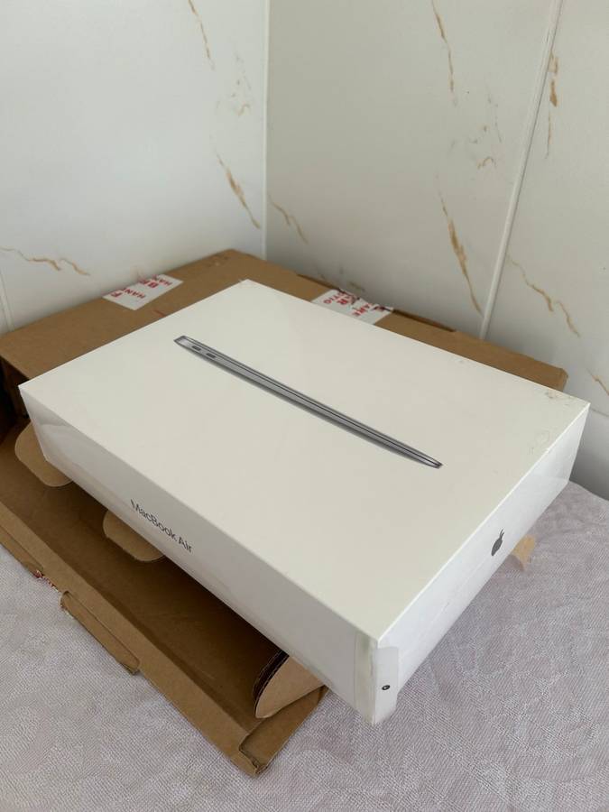 SEALED ->2020 Apple MacBook Air 13-inch M1 8-Core CPU, 7-Core GPU (8GB Unified RAM,256GB SSD,Grey)