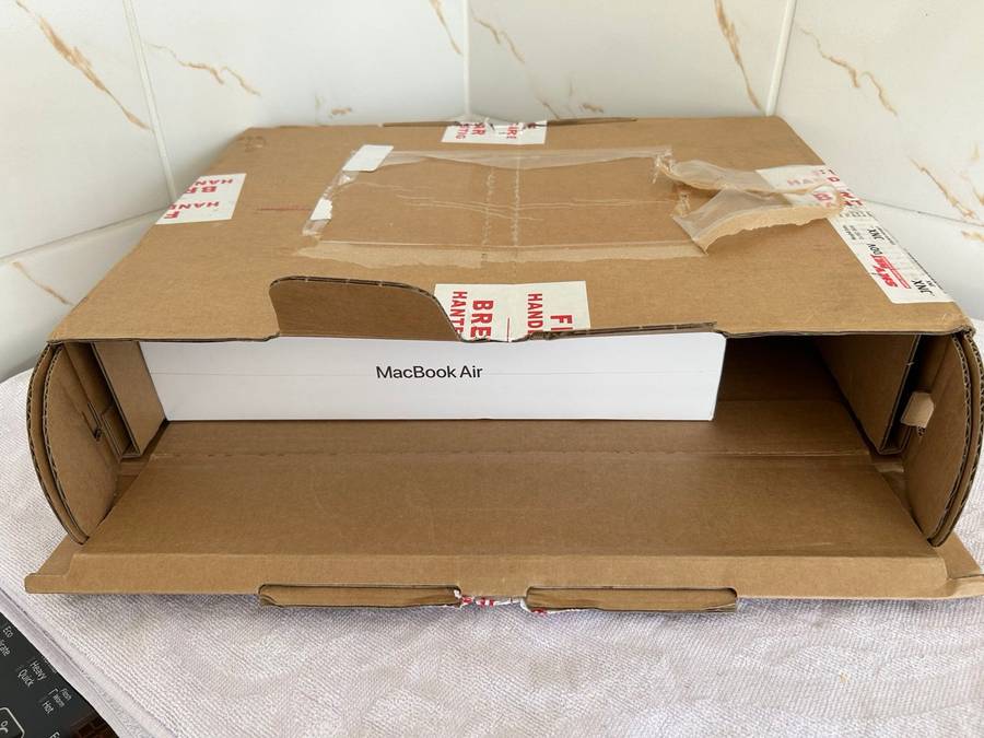 SEALED ->2020 Apple MacBook Air 13-inch M1 8-Core CPU, 7-Core GPU (8GB Unified RAM,256GB SSD,Grey)