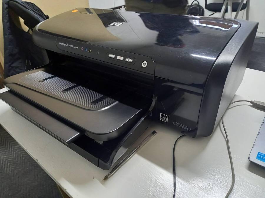 HP Officejet 7000 Wide Format Printer - E809a A3, NEEDS NEW CARTRIDGES