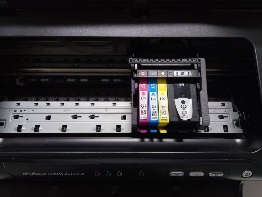 HP Officejet 7000 Wide Format Printer - E809a A3, NEEDS NEW CARTRIDGES