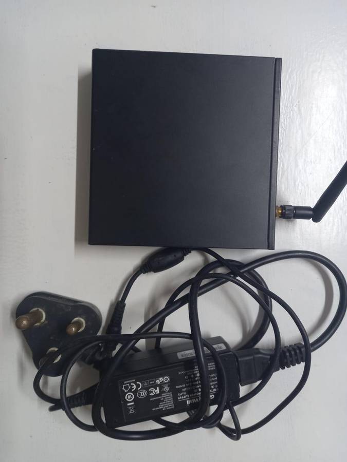 Giada Q30W  Mini Pc Like new !!!!