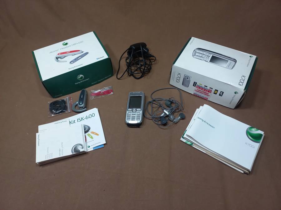 Sony Ericsson K700 cellphone and bluetooth headset