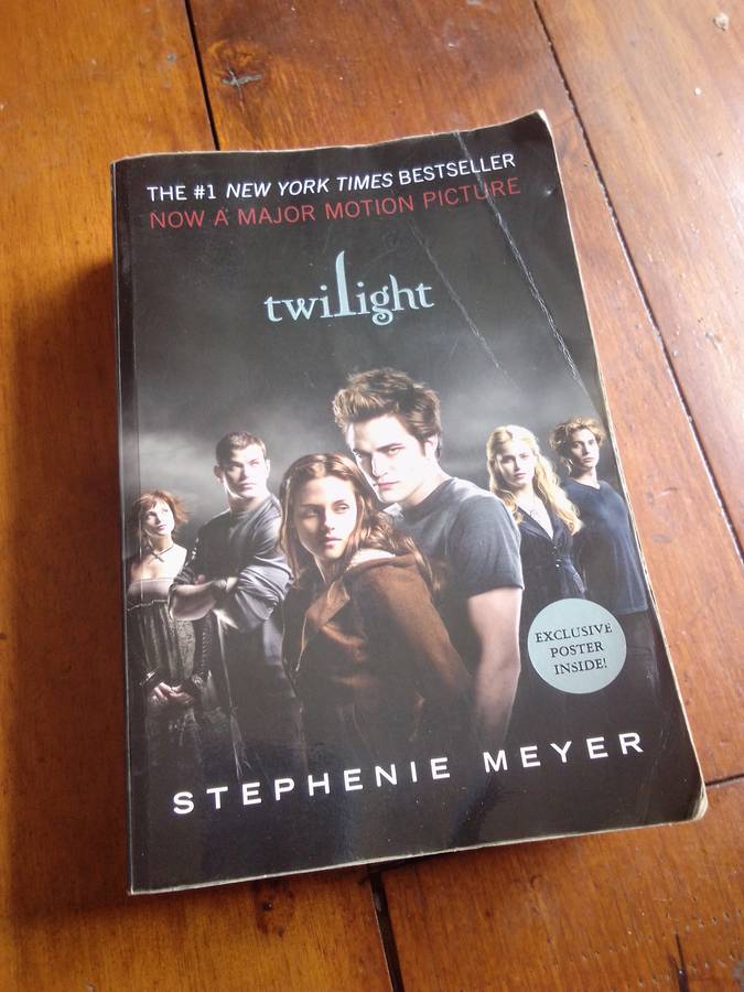 Twilight - Stephenie Meyer 2008 Paperback (Poster Included)