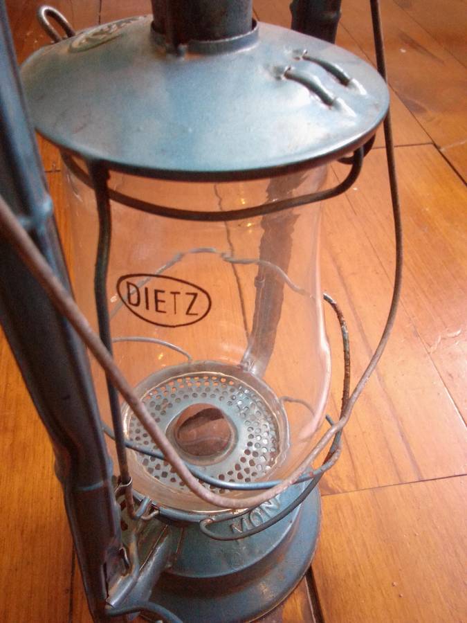 Vintage DIETZ MONARCH No 10 Paraffin Lamp
