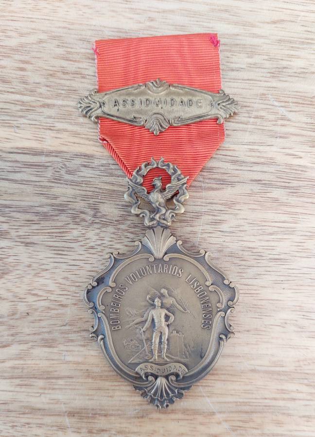 - Lisbon Portugal Volunteer Firefighter Medal with Assiduidade Clasp -