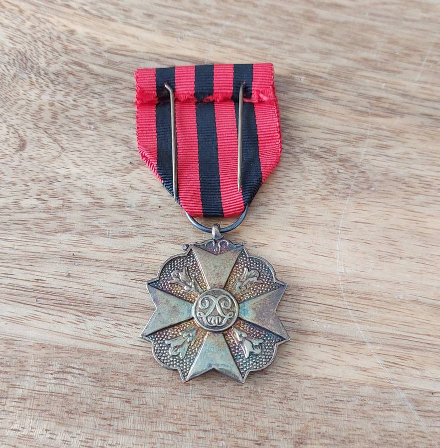 - Belgium Civil Decoration for Long Service in the Administration (Silver) -