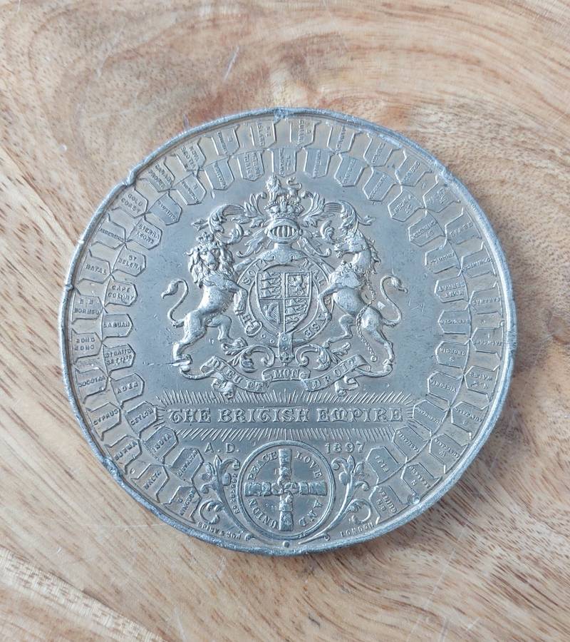 - 1897 British Empire Queen Victoria (White Metal) Medallion. Weight 134.30g -
