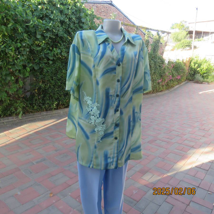 Boutique made silky polyester blue-green patterned size 50 styled top. Open collar.As new