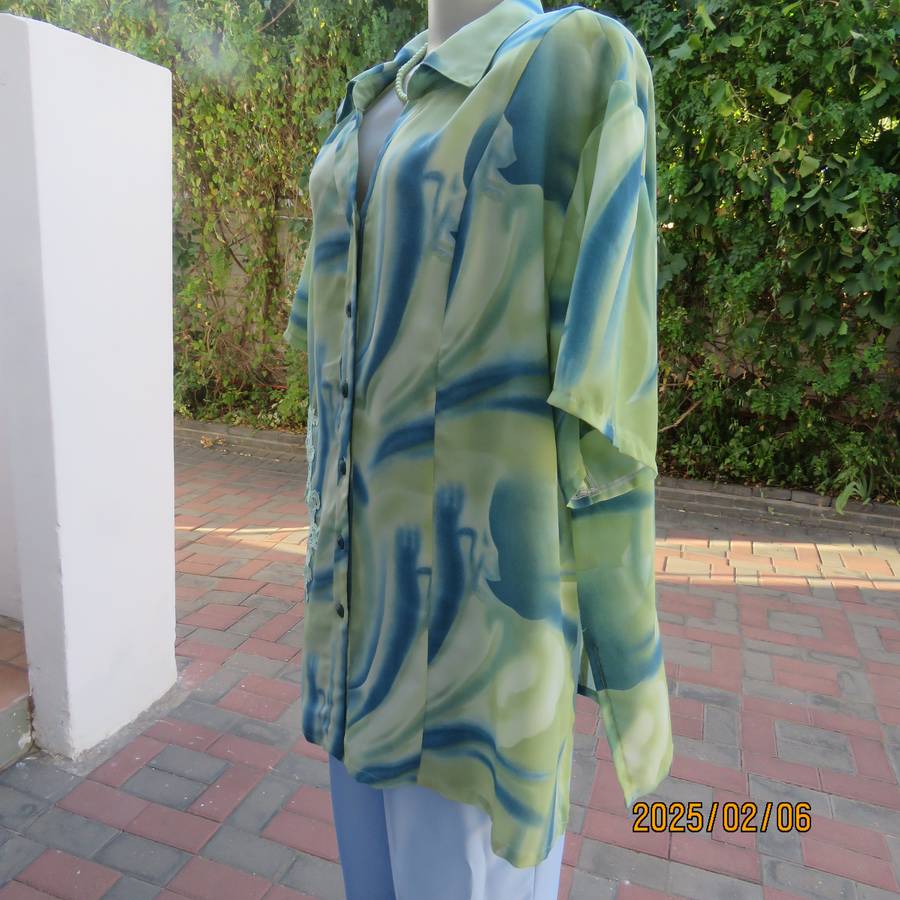 Boutique made silky polyester blue-green patterned size 50 styled top. Open collar.As new