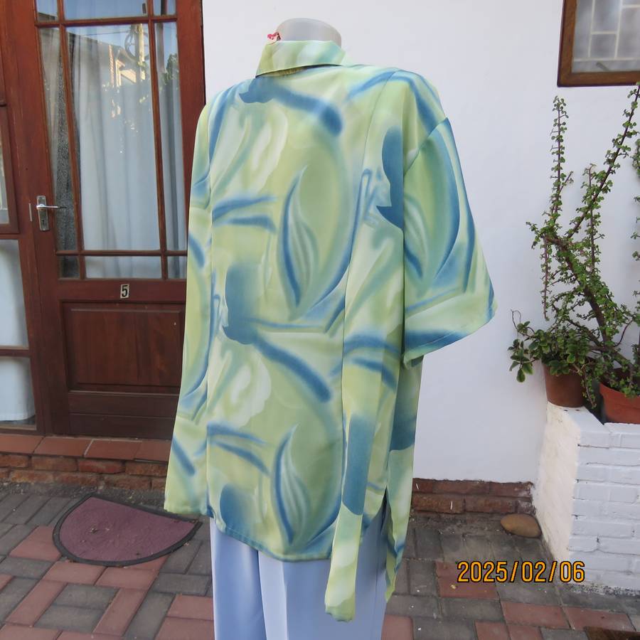Boutique made silky polyester blue-green patterned size 50 styled top. Open collar.As new