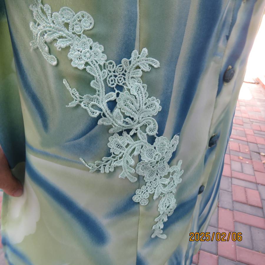 Boutique made silky polyester blue-green patterned size 50 styled top. Open collar.As new