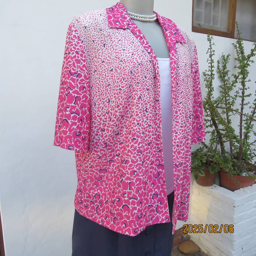 High quality KENLEY vintage open short sleeve top size 44. White with pink-navy unique patterns.