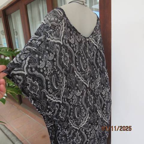 WOOLWORTHS black-white baroque printed sheer stretch slip over dress. Size 38-44