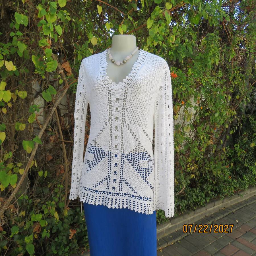 QUEENSPARK white crochet long sleeve top in cotton yarn. Size 38.