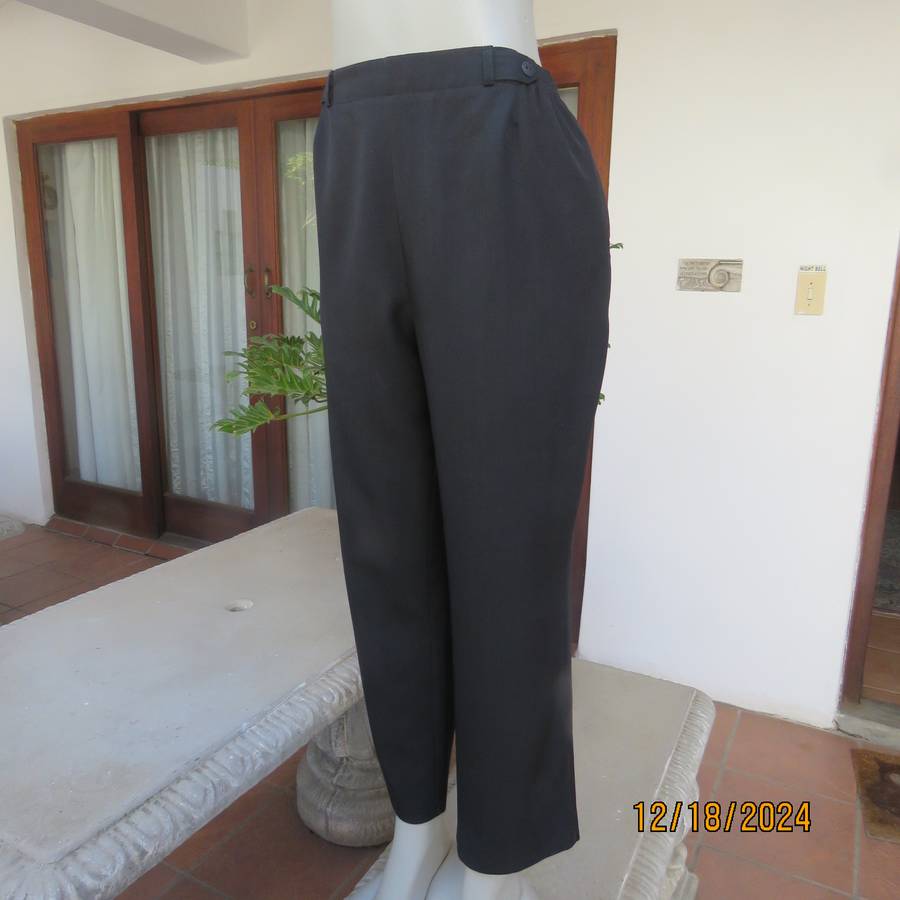 High quality black pants by Bhs from London size 40. In soft polyester. Waist back/sides elasticated