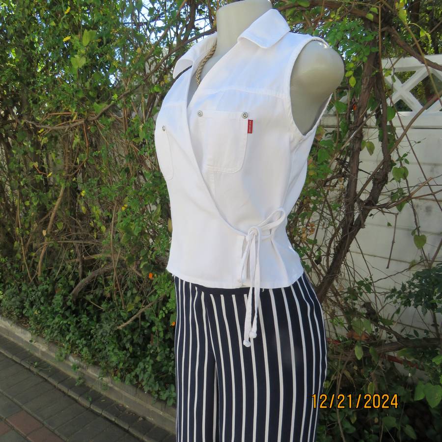 Snow white cotton fold over OBR sleeveless V front with collar top. Size 32 to 34.Brand new cond