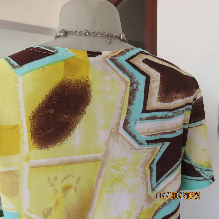 FASHION Express size 38 geometric printed V neck stretch top.