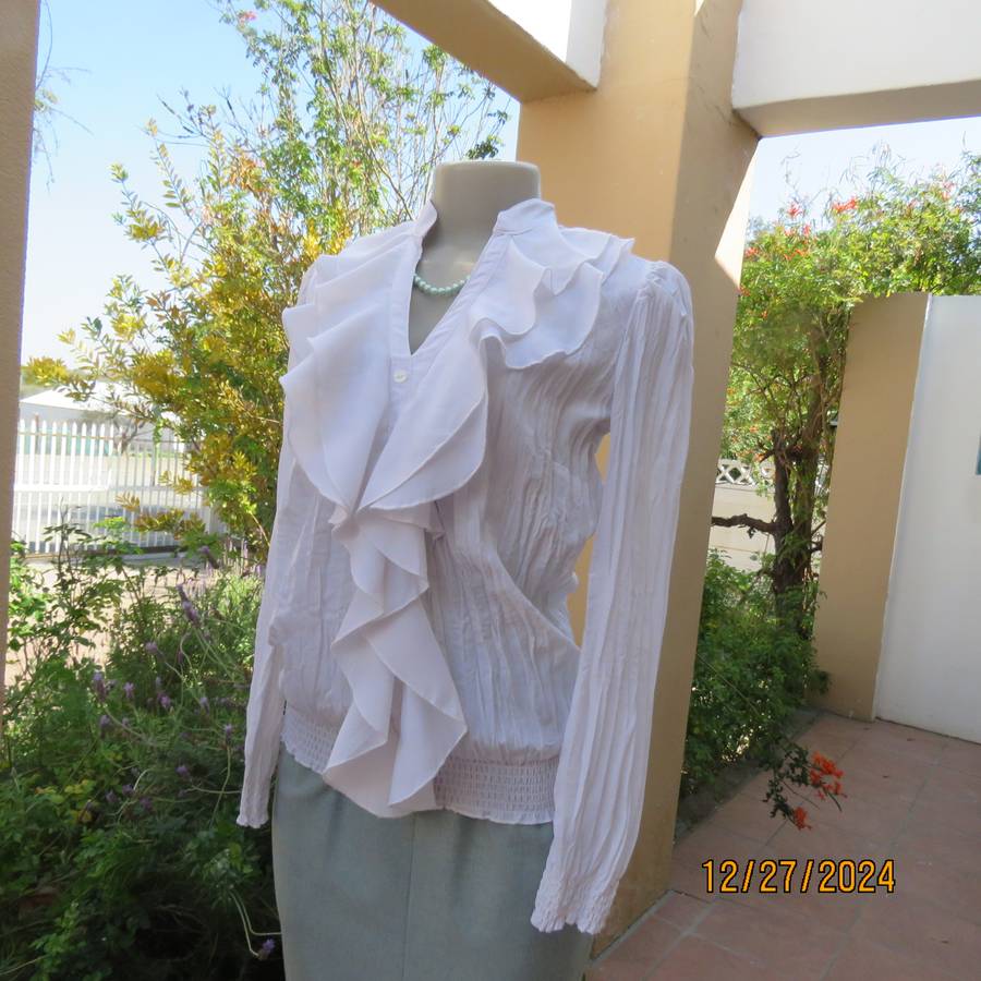 Nostalgic white crinkled polyester long sleeve blouson style top.Size 32 by TRUWORTHS.Double frill.