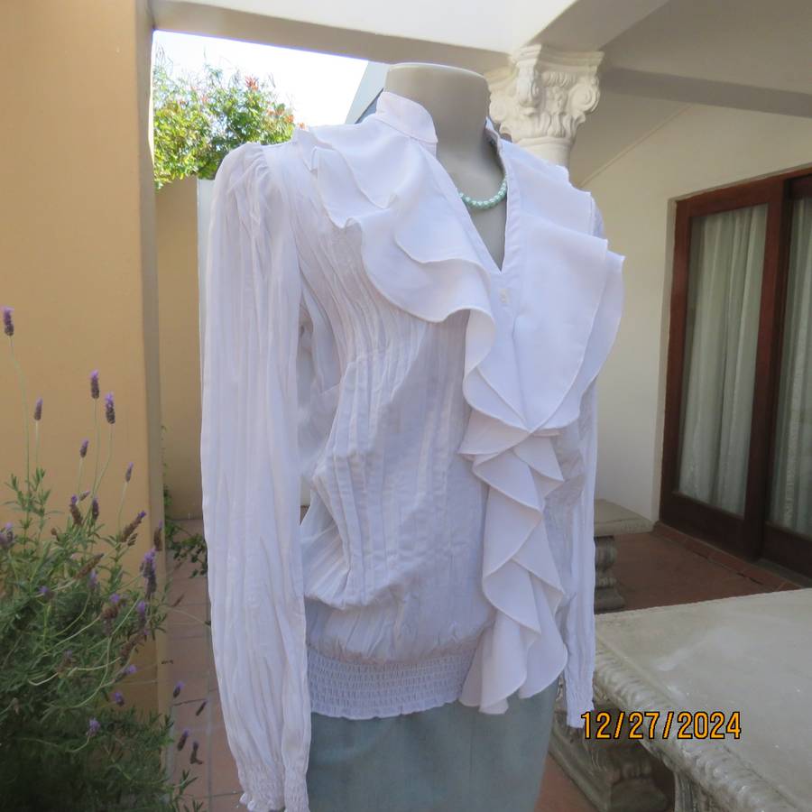 Nostalgic white crinkled polyester long sleeve blouson style top.Size 32 by TRUWORTHS.Double frill.