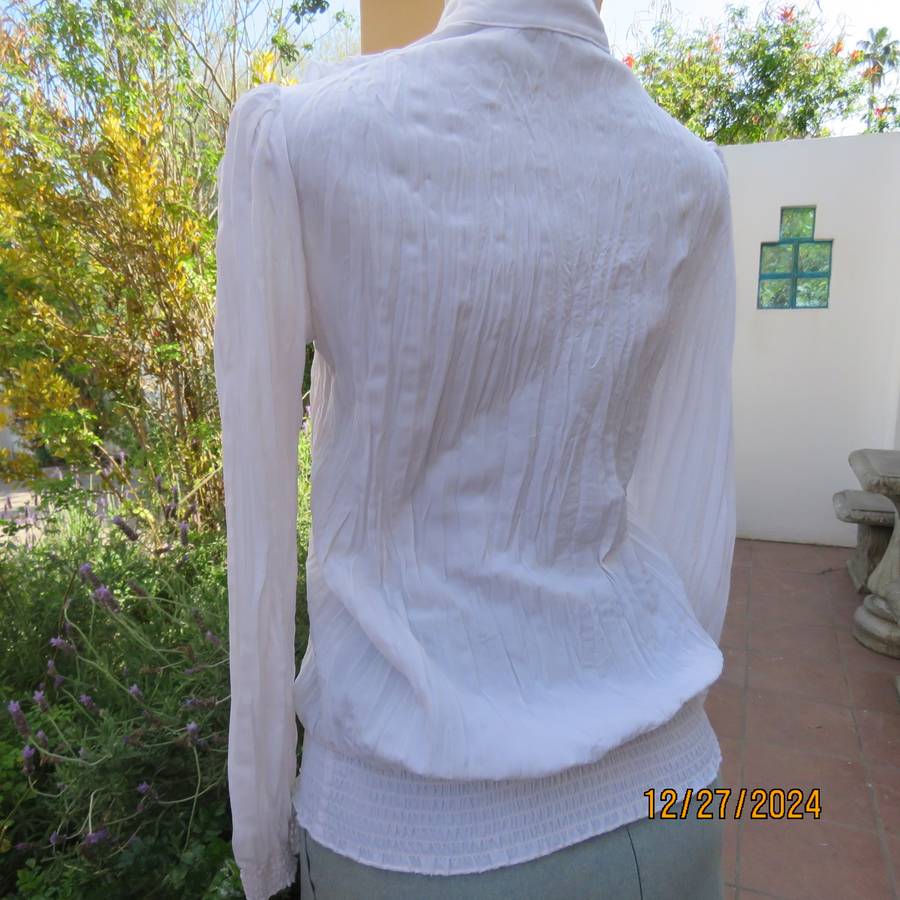 Nostalgic white crinkled polyester long sleeve blouson style top.Size 32 by TRUWORTHS.Double frill.