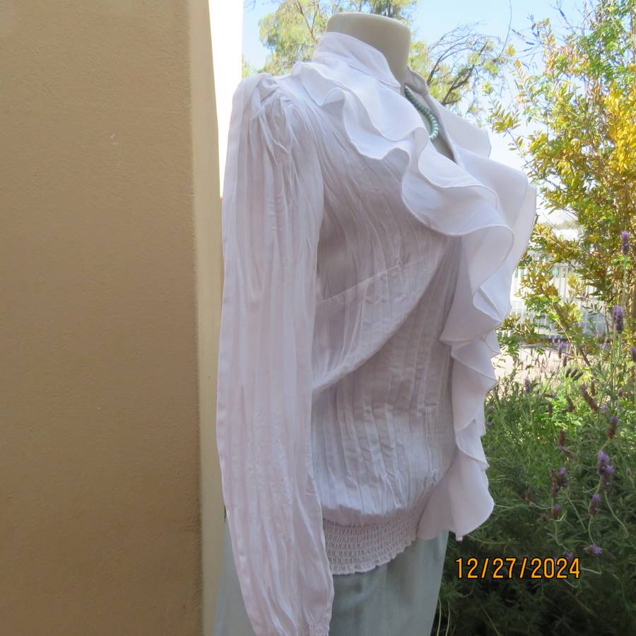 Nostalgic white crinkled polyester long sleeve blouson style top.Size 32 by TRUWORTHS.Double frill.