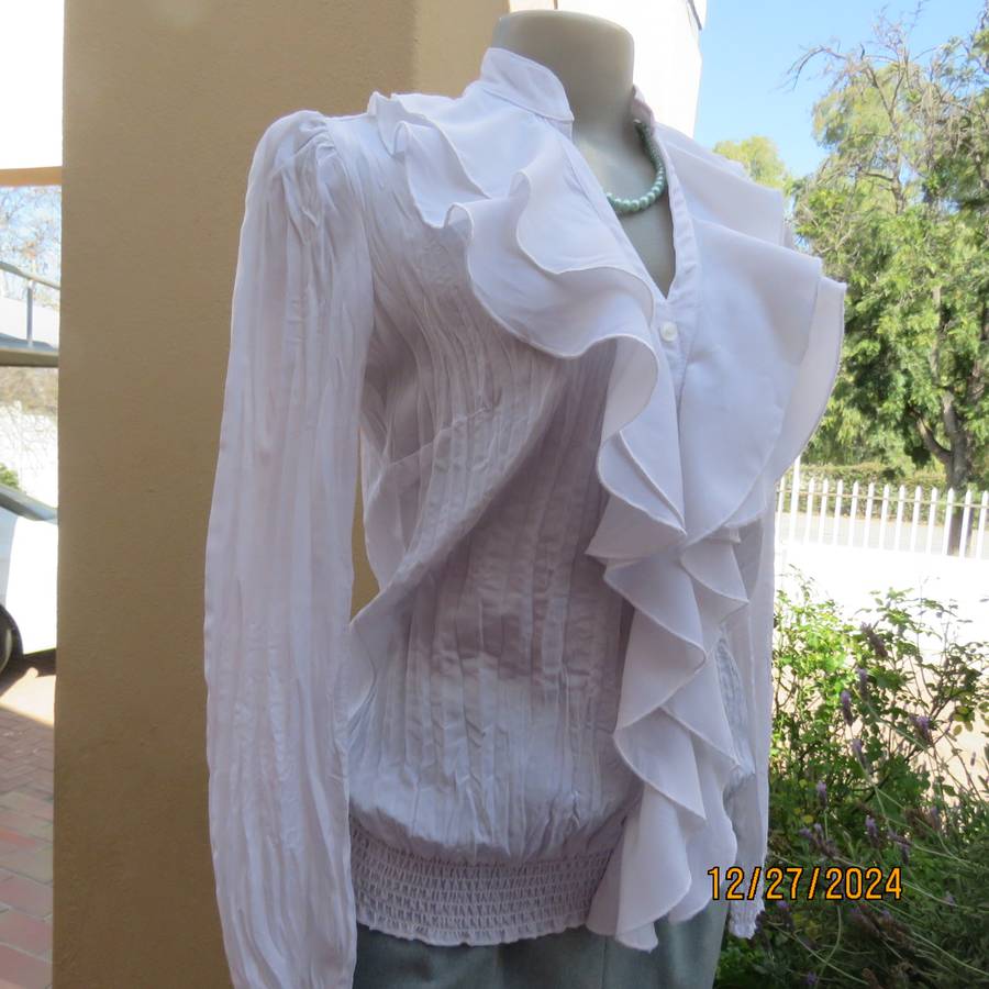 Nostalgic white crinkled polyester long sleeve blouson style top.Size 32 by TRUWORTHS.Double frill.