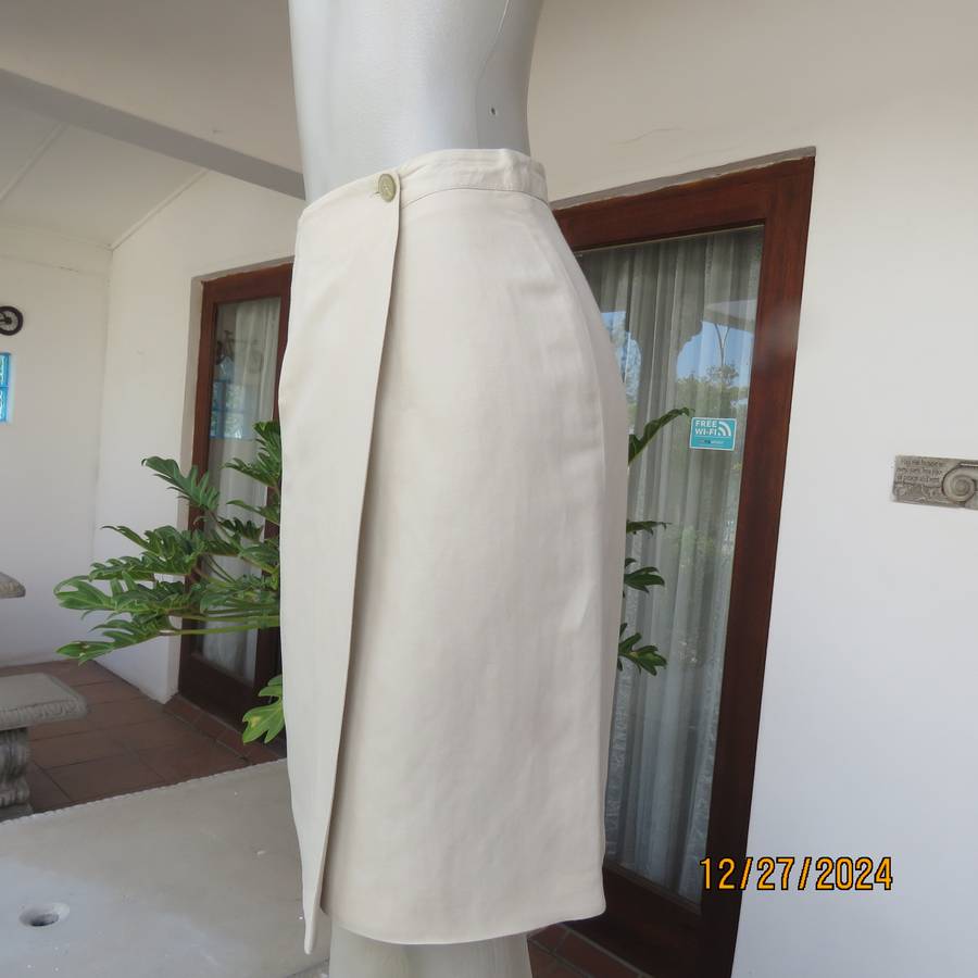 Superior linen/viscose blend fold over beige fully lined skirt by WOOLWORTHS size 36. New condition.