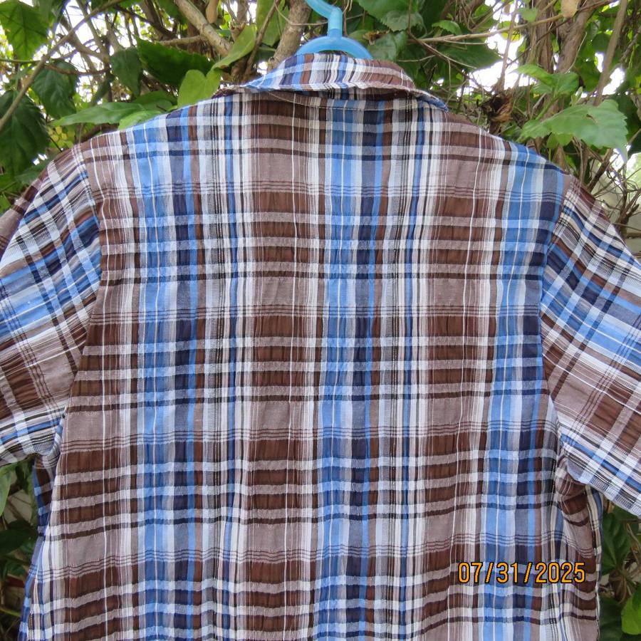 Men's blue and brown check short sleeve size small shirt in bubble poly-rayon.