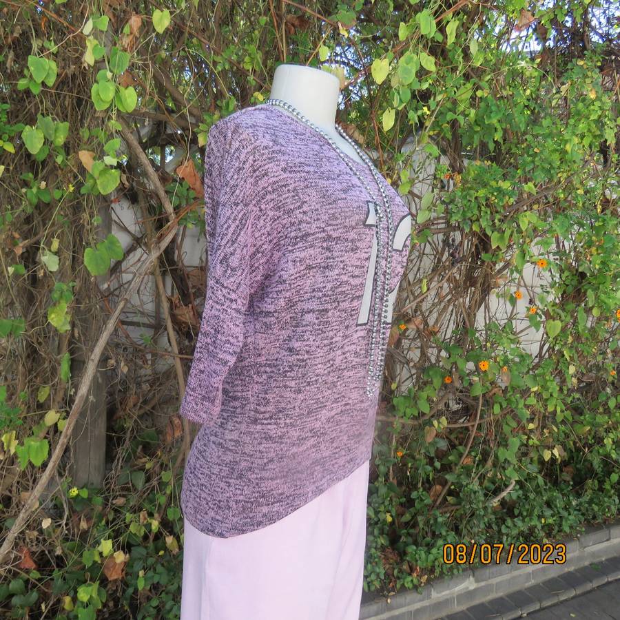 Pink-black mottled stretch poly-viscose slip over top. Cut-on sleeves. Size 36