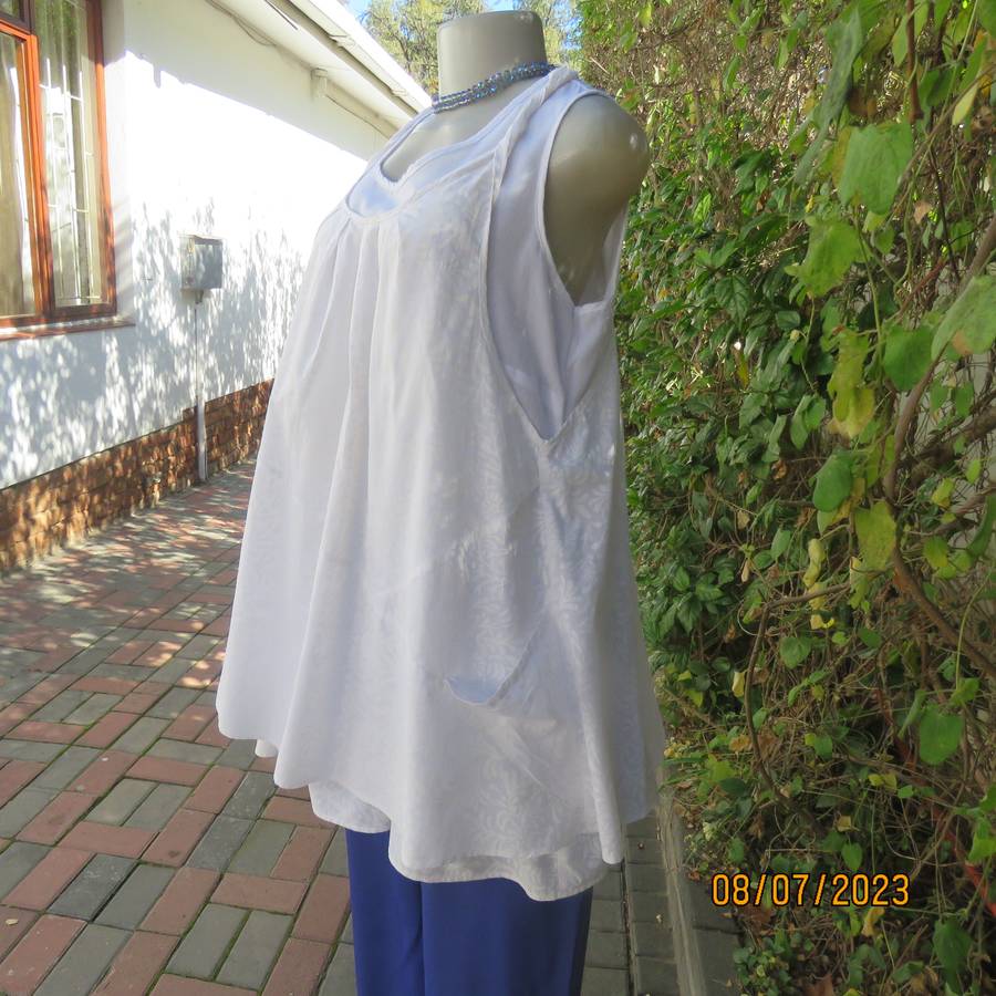 MILADYS white 2 pc floral polycotton sleeveless slip over top. Size 38