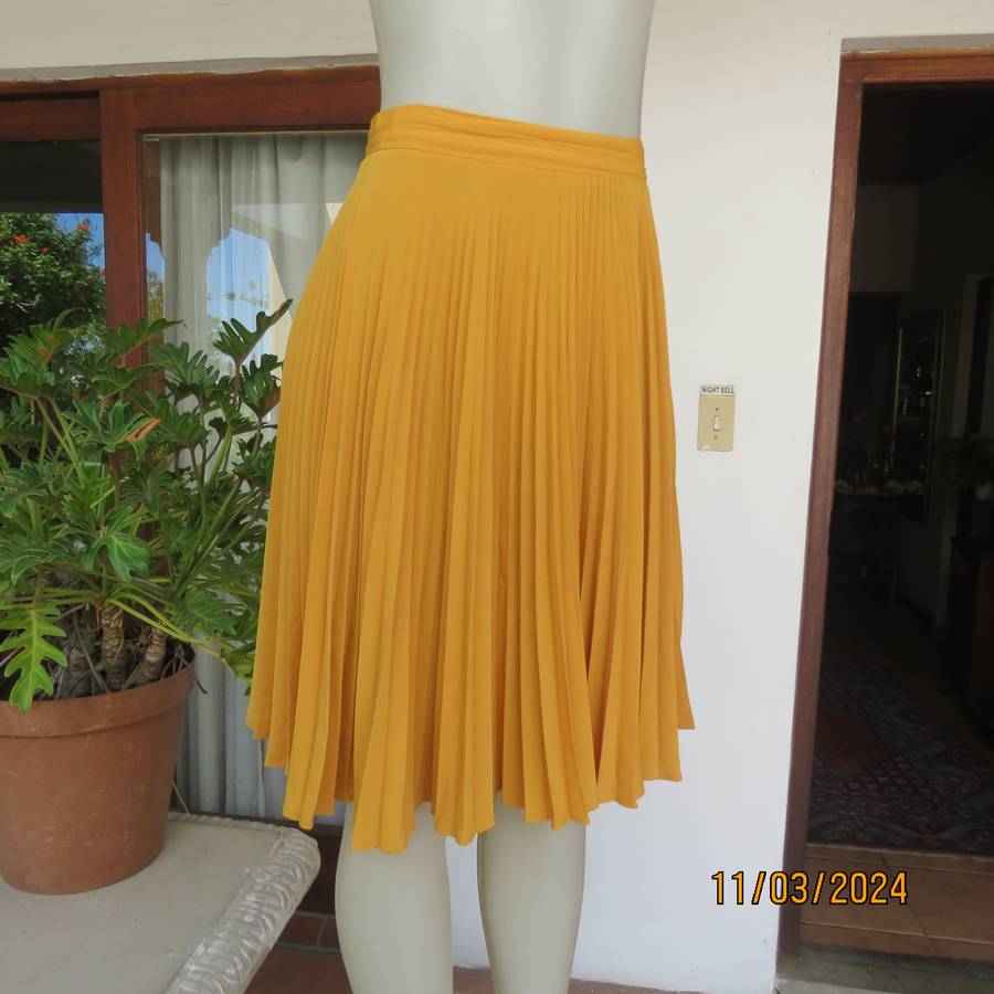 TRUWORTHS mustard colour flare permanent pleated skirt. Size 34.