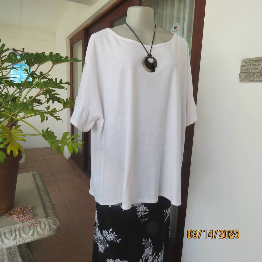 DAVID JONES white slip over size 48 top in cotton-modal blend.