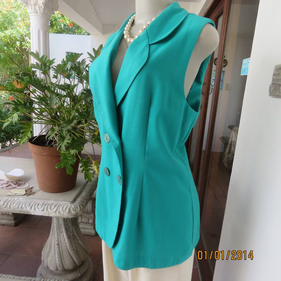 CASHWORTHS sleeveless double breast jacket in jade green size 42. As new