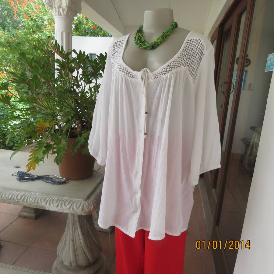 DONNA CLAIRE white creased cotton size 50 button down top. Lace-embroidered yoke.