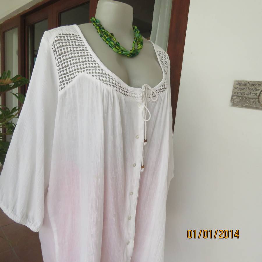 DONNA CLAIRE white creased cotton size 50 button down top. Lace-embroidered yoke.