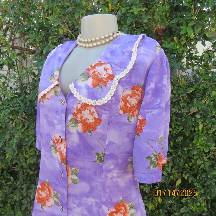 OWNER made vintage princess style dress in lavender with crimson roses. Button down.Size 42.