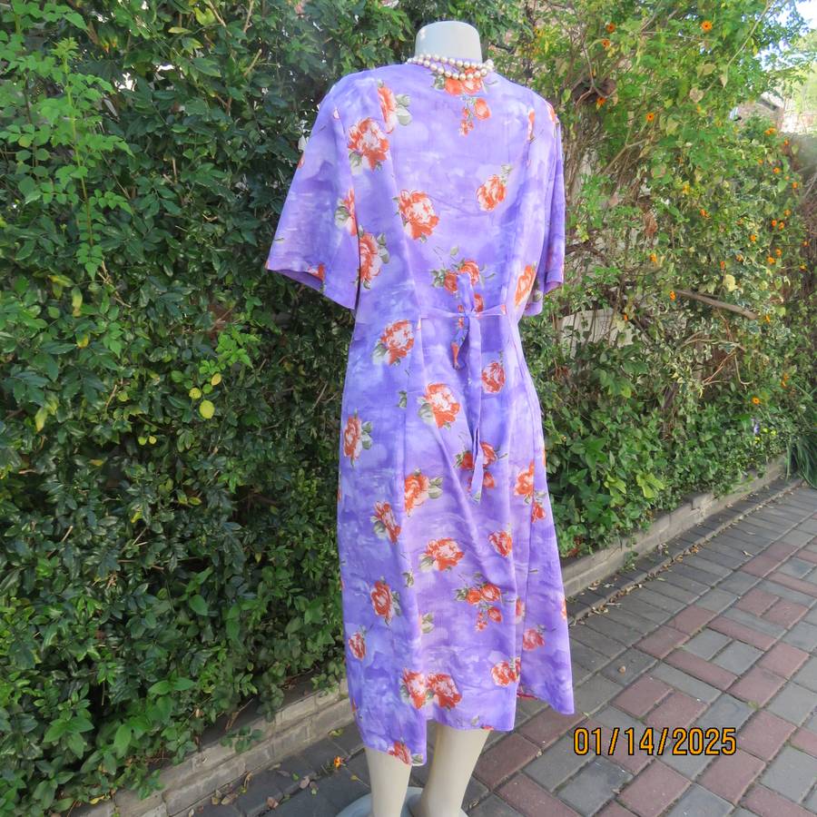 OWNER made vintage princess style dress in lavender with crimson roses. Button down.Size 42.