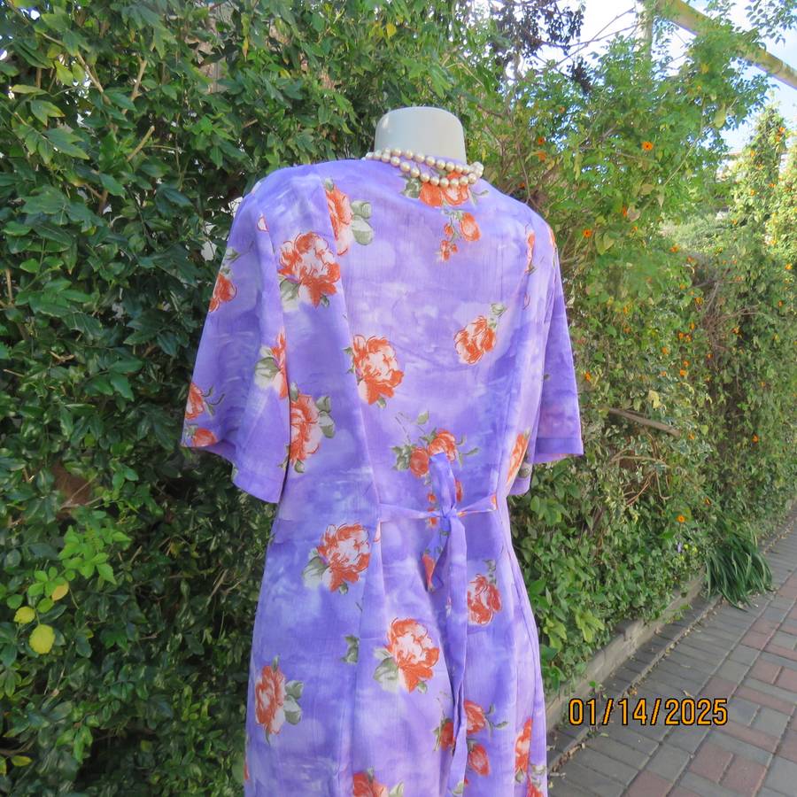 OWNER made vintage princess style dress in lavender with crimson roses. Button down.Size 42.