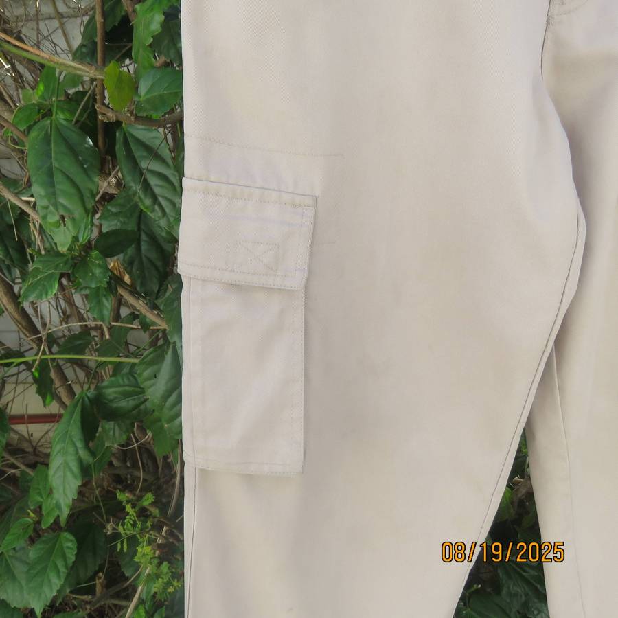 SPIN men's beige casual pants size 36. Pockets back-front. Bellows on leg sides.